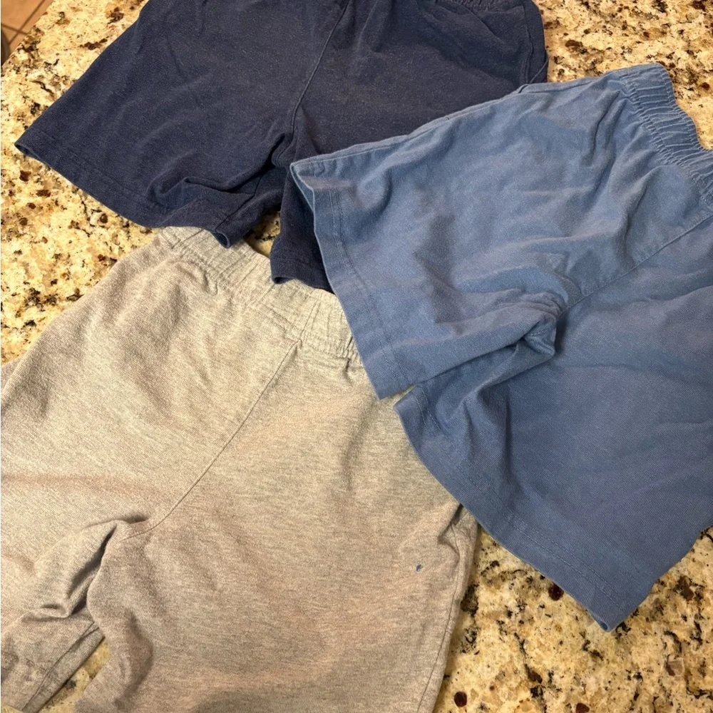 Bundle Size 4T OSHKOSH B’gosh 3 pairs shorts‎